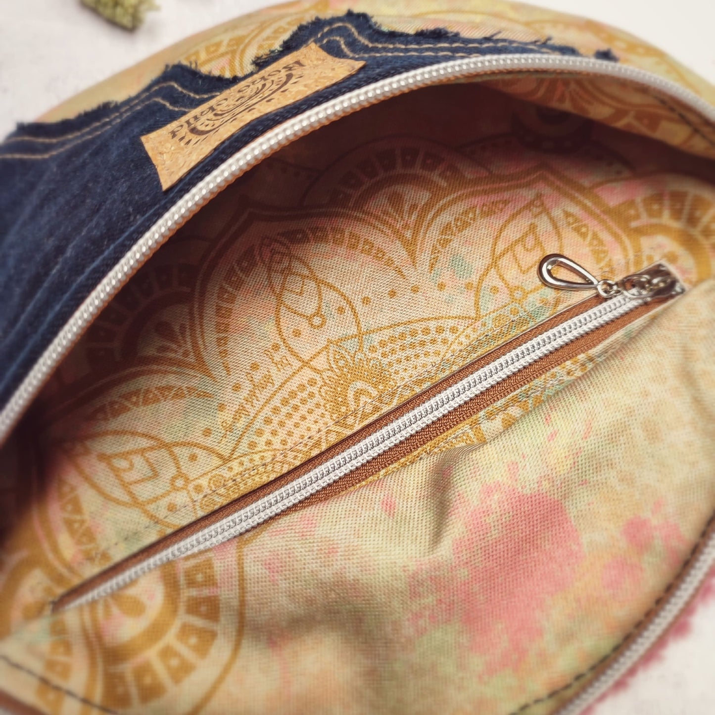 Upcycling Jeans Crossbag "Hippie Spirit"