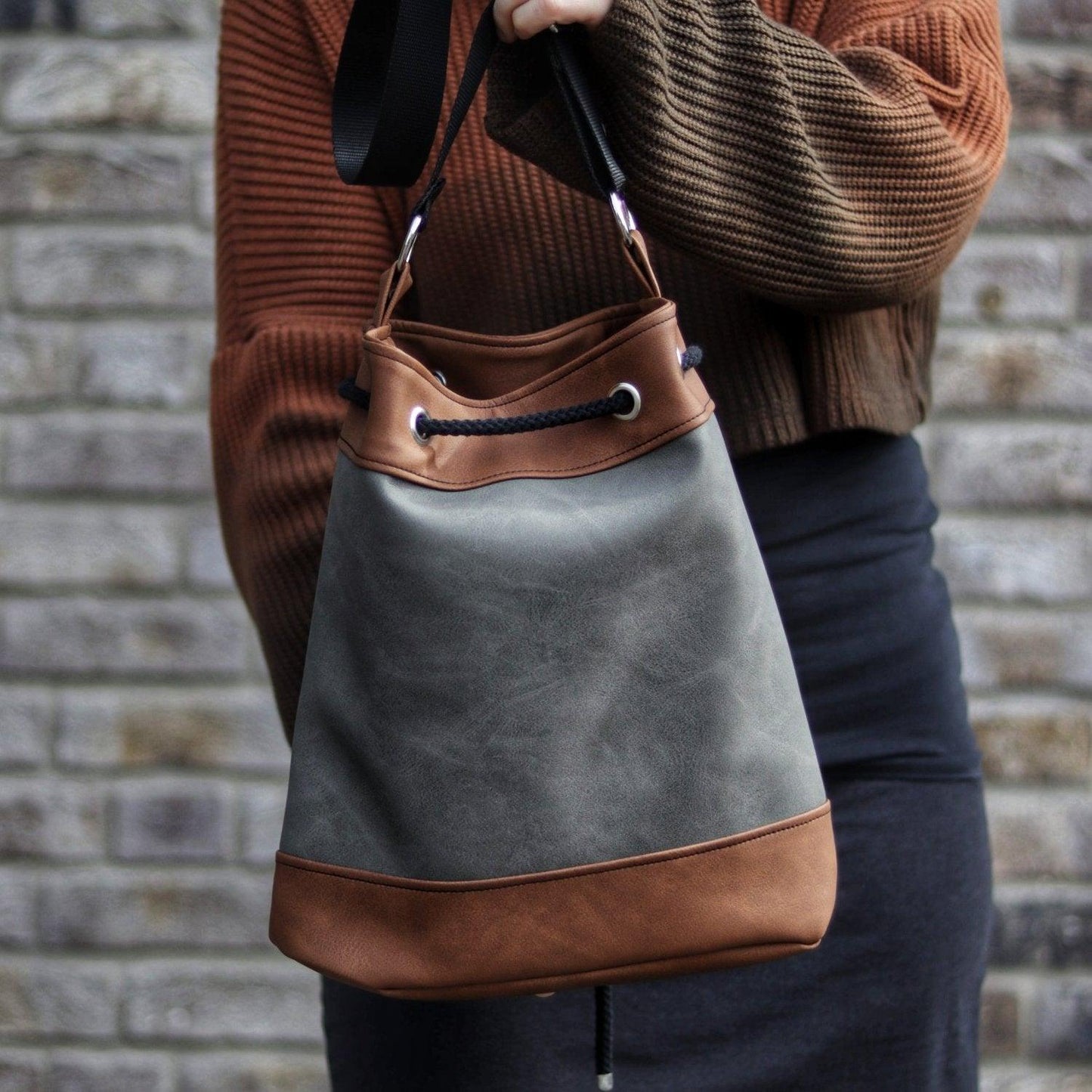 Bucket Bag "Eyelet Gray/Teak"