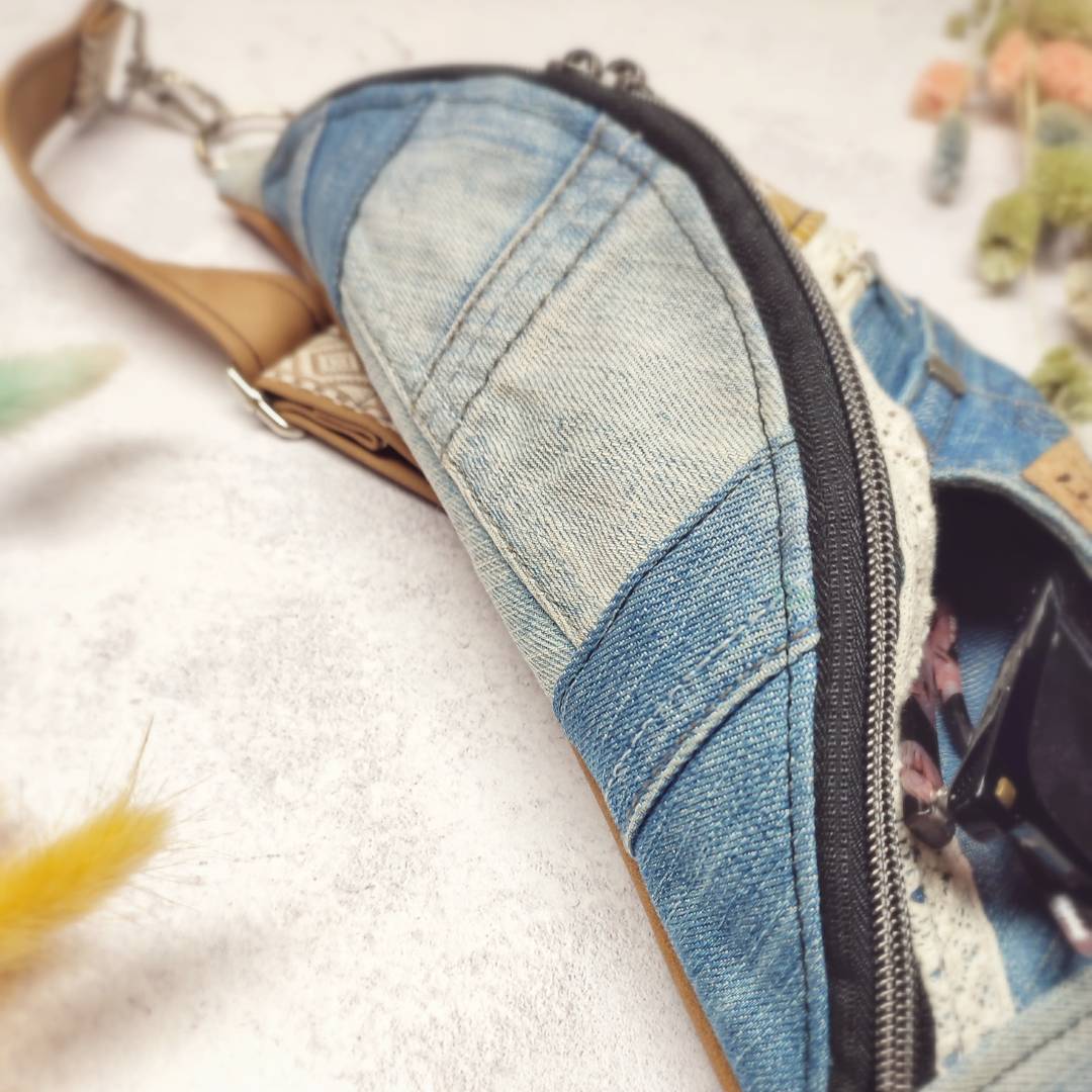 Upcycling Jeans Bauchtasche "Geometrie"
