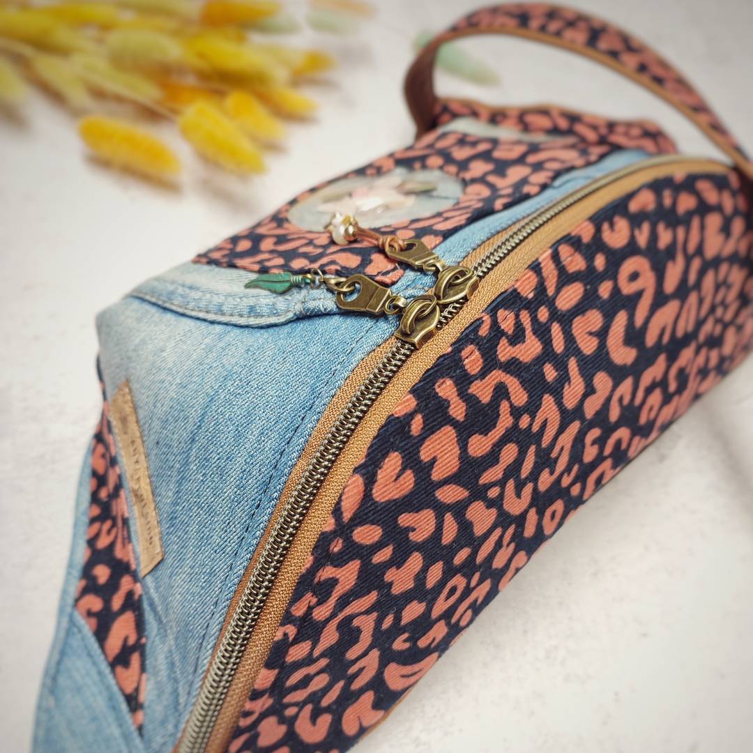 Upcycling Crossbody Bag "Leo Blossom"