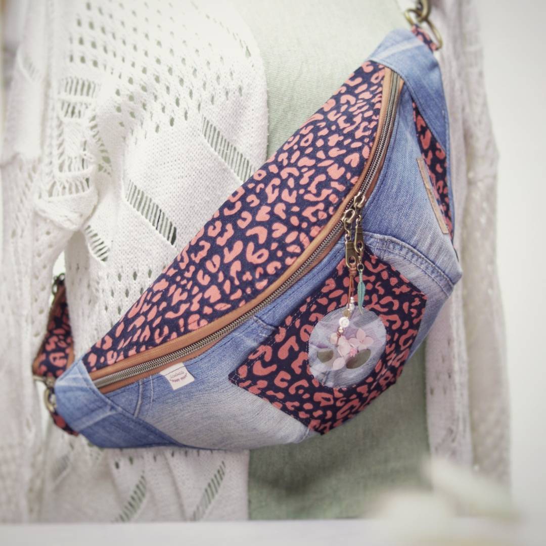Upcycling Crossbody Bag "Leo Blossom"