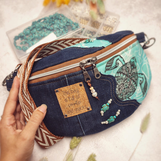 Upcycling Jeans Crossbag "Tortuga" - nachhaltig & Fair von AnyArtDesign