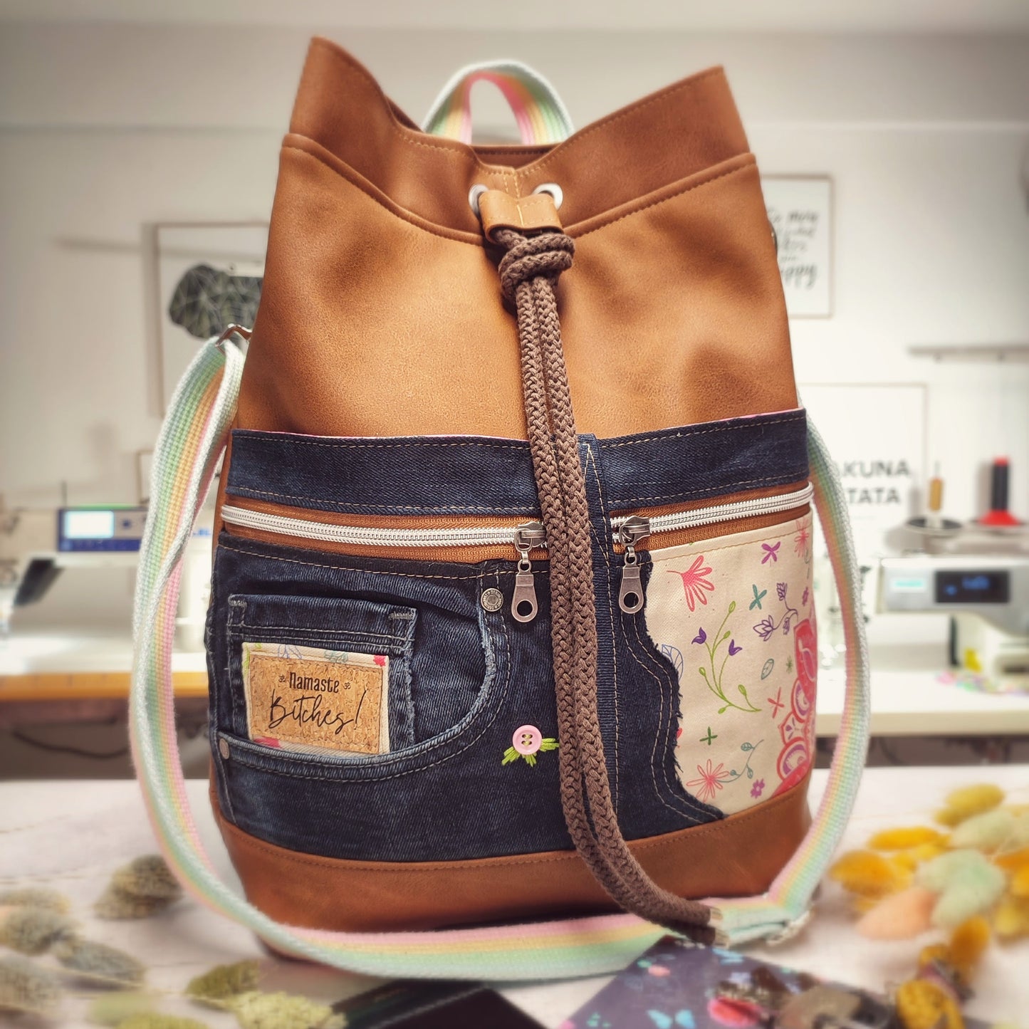 Upcycling Rucksacktasche - nachhaltig & Fair 4 in 1 Tasche von AnyArtDesign