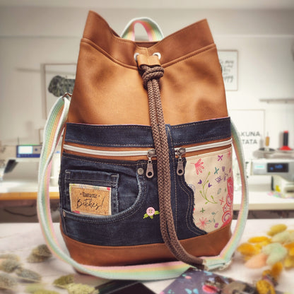 Upcycling Rucksacktasche - nachhaltig & Fair 4 in 1 Tasche von AnyArtDesign