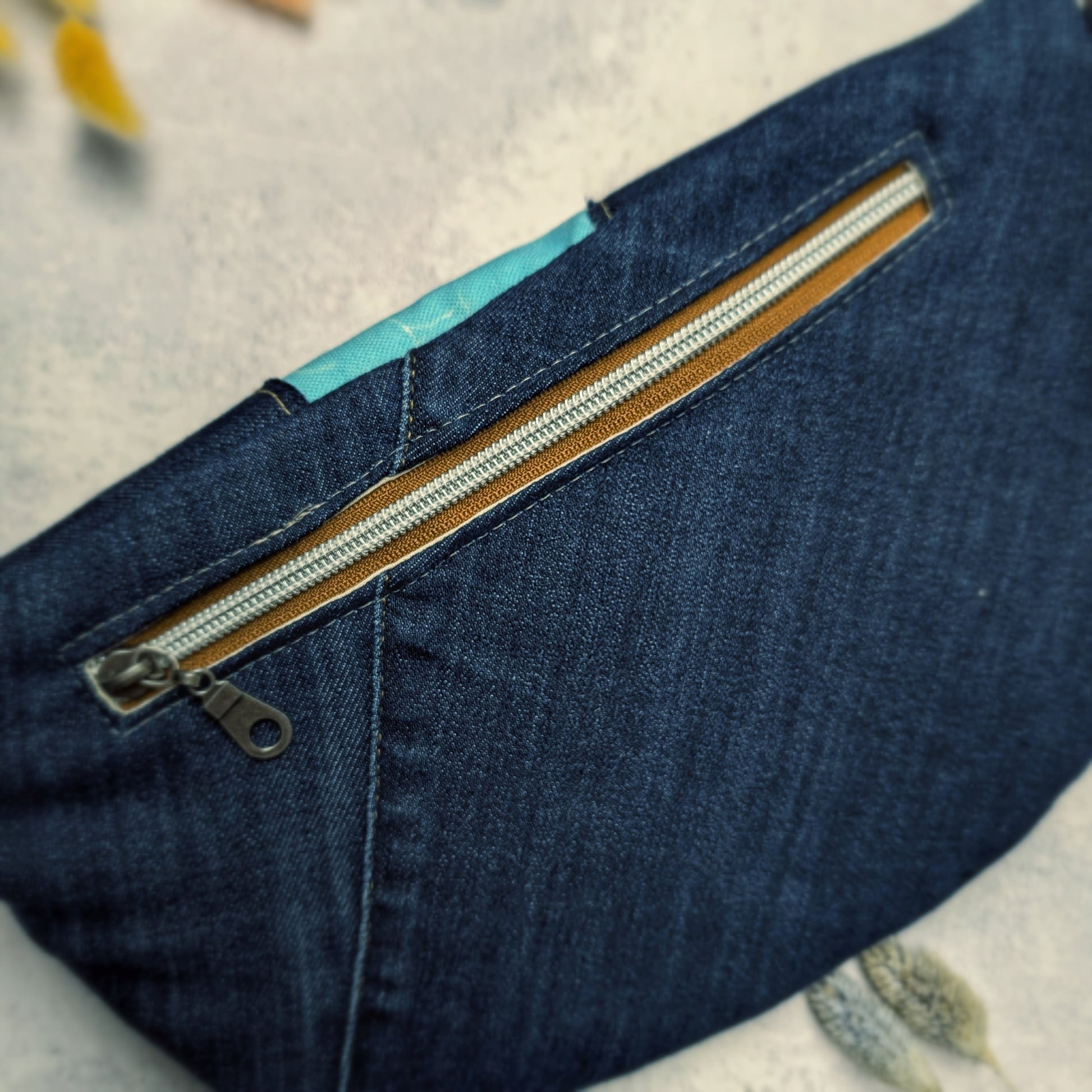 Upcycling Jeans Crossbag "Tortuga" - nachhaltig & Fair von AnyArtDesign