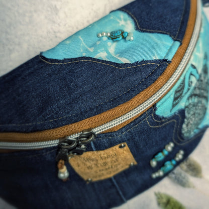 Upcycling Jeans Crossbag "Tortuga" - nachhaltig & Fair von AnyArtDesign