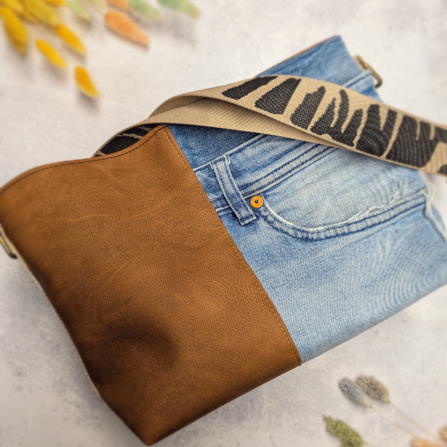 Upcycling Handtasche "Double Boom" - nachhaltig & Fair von AnyArtDesign