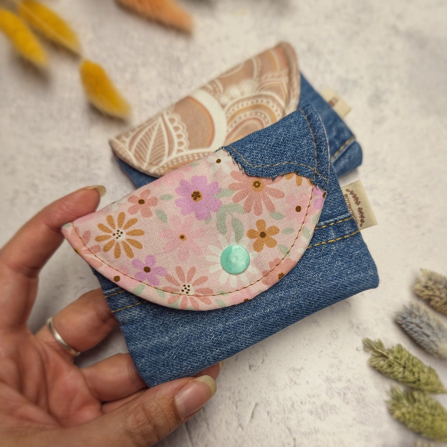 Blumen Upcycling Mini Geldbörse - nachhaltig & Fair von AnyArtDesign