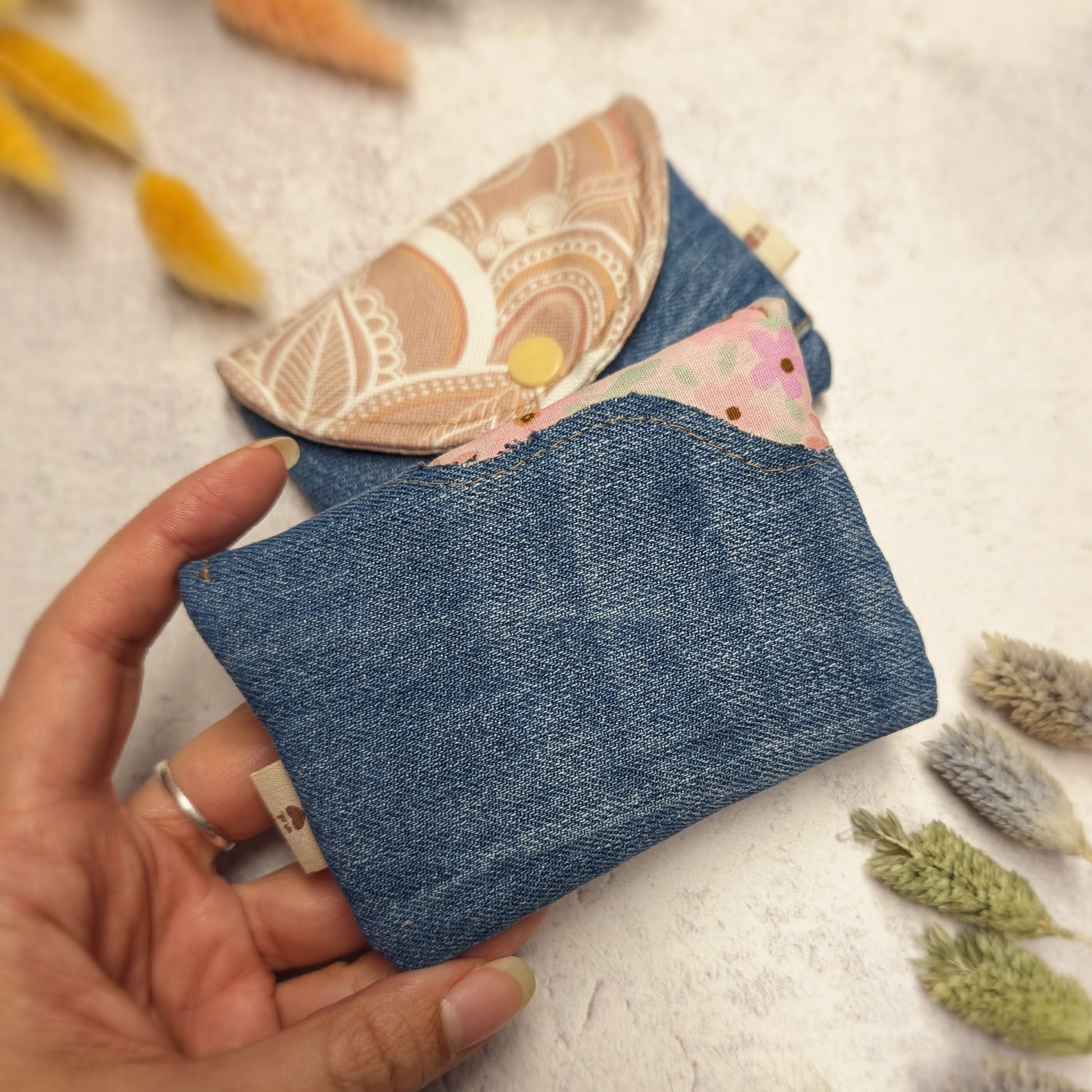 Blumen Upcycling Mini Geldbörse - nachhaltig & Fair von AnyArtDesign