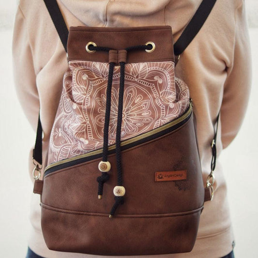 4 in 1 Tasche als Rucksack, aus braunem Kunstleder mit Rosa Mandala von AnyArtDesign