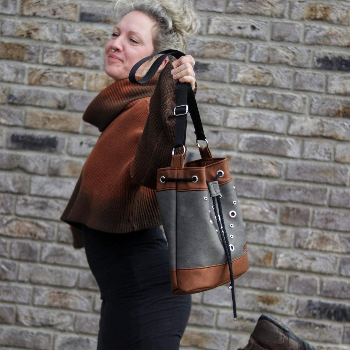 Bucket Bag "Eyelet Gray/Teak"