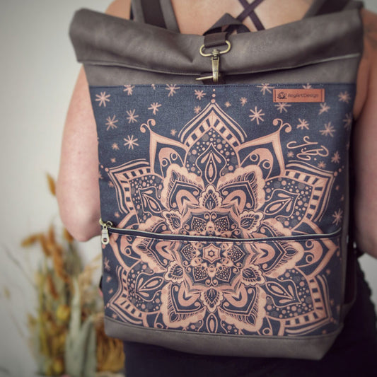 Tragebild von einem Rolltop Rucksack aus braunem Kunstleder und dunklem Mandala von AnyArtDesign
