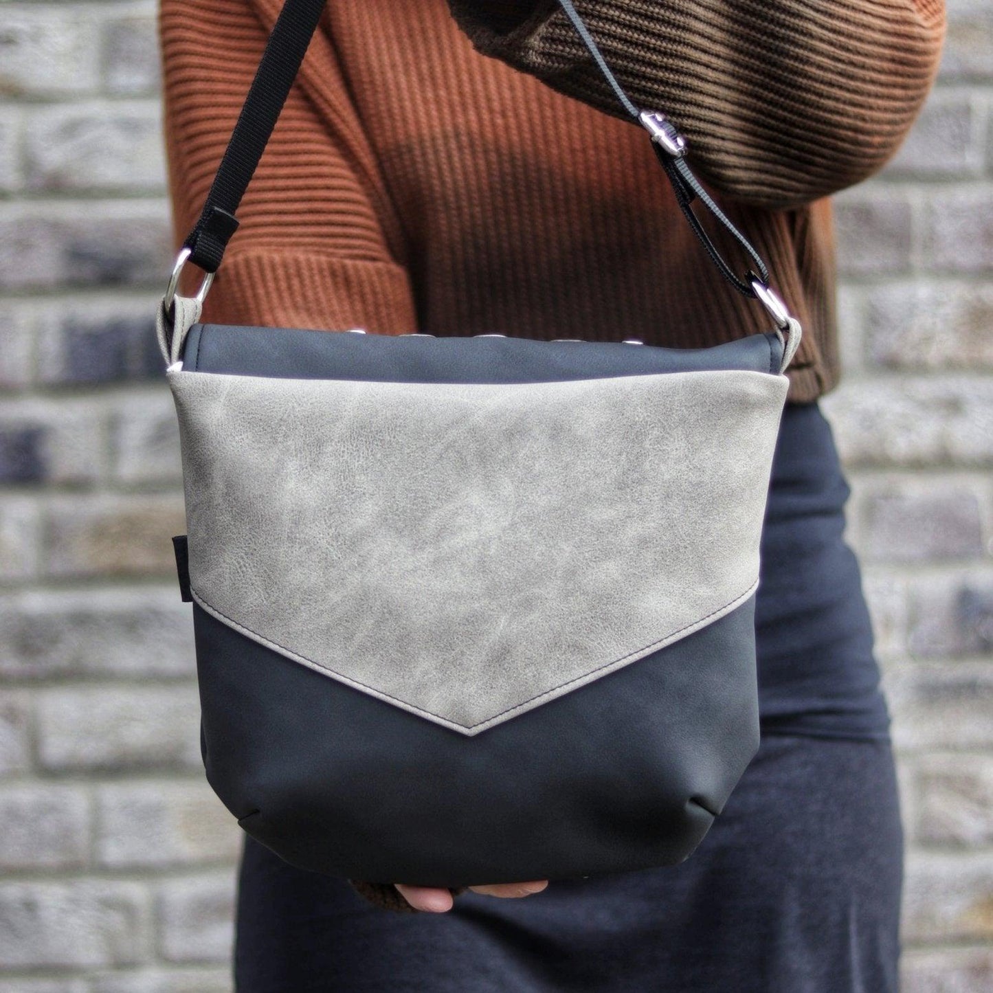 Vara Handtasche "Eyelet Gray"